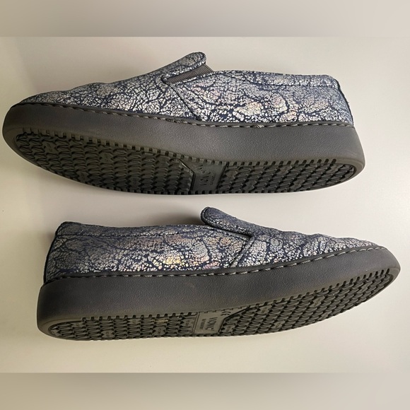 Vionic Women’s Avery Pro Slip-On Sneaker - Picture 13 of 16